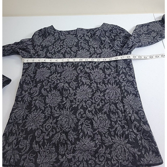 Talbots Black Floral Jacquard Button Down Back Accents Long Sleeve Top SZ Medium - Picture 4 of 9